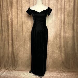 Vintage 90s Black Velvet Sweetheart Neckline Basque Waist Maxi Dress Whimsigoth